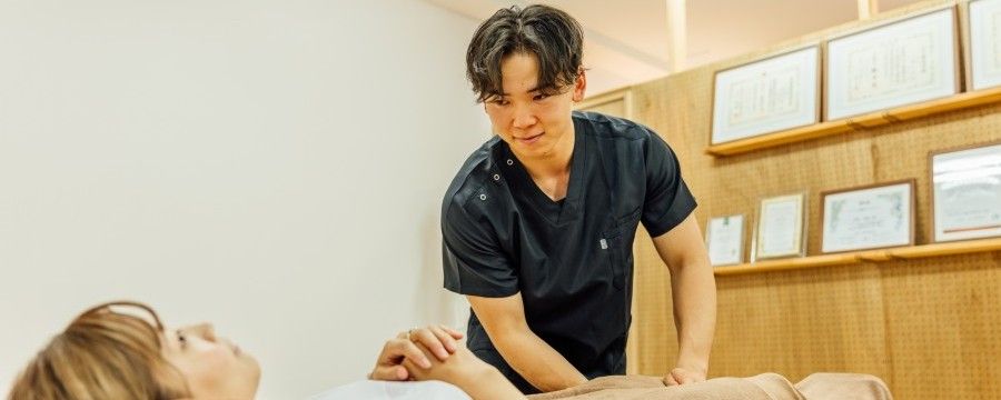 整体院EIGHTの施術風景